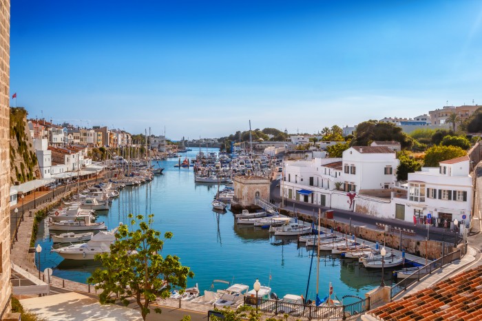 En Menorca puedes elegir el barco que quieres alquilar